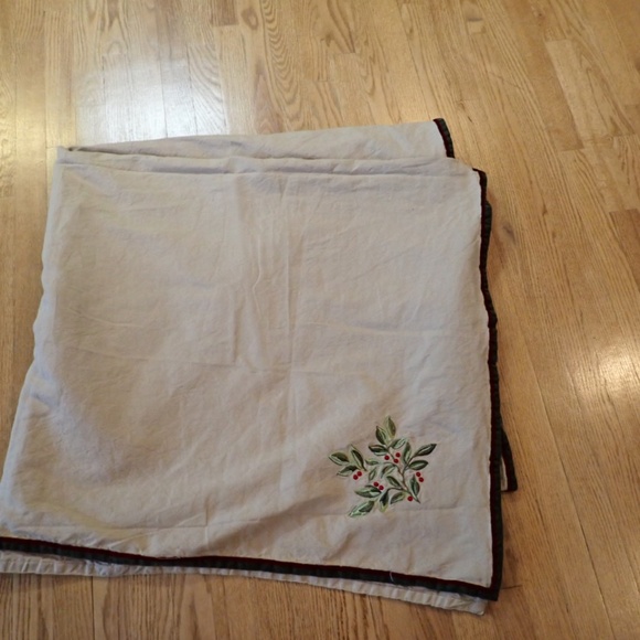 Christmas Holly Embroidered Linen Tablecloth Decorations Cottage Granny Core - Picture 6 of 13